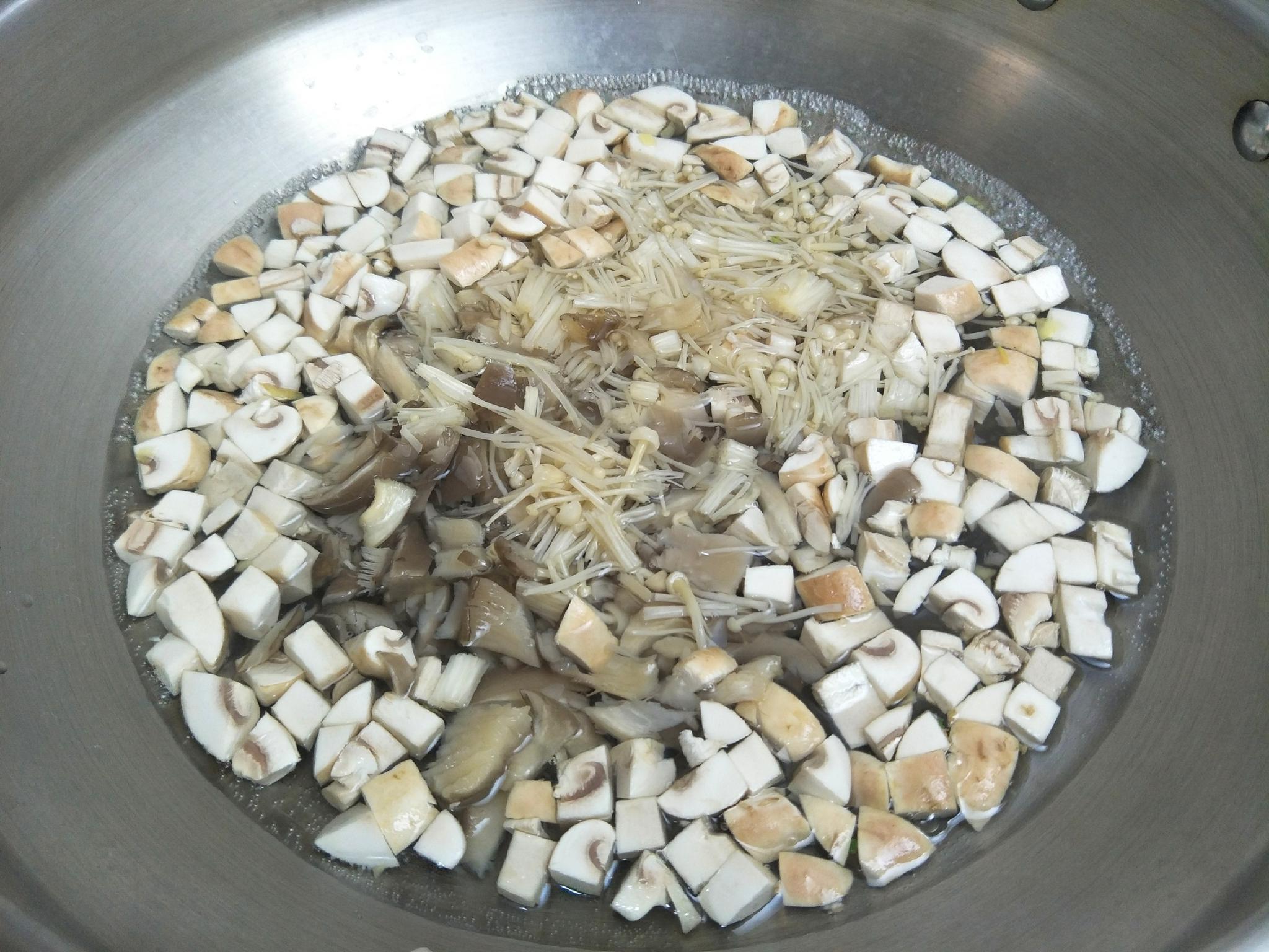 汤汁|正宗三鲜汤是哪三鲜,教你详细做法,汤汁浓白又鲜香