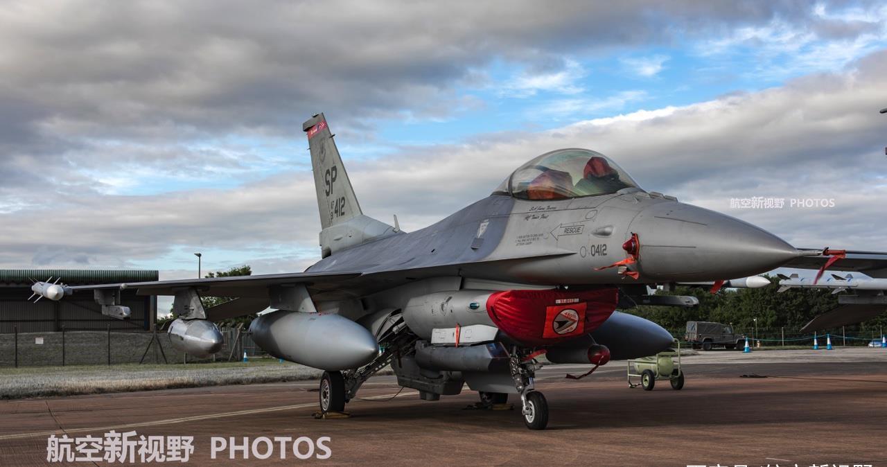 实拍|军迷深入国外基地实拍,美国空军F-16战斗机,服役多年不减当年