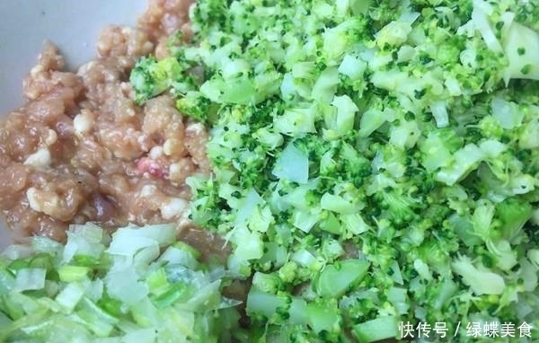  饺子|秋天包饺子就吃这个馅，比韭菜鲜，比芹菜营养，一口气能吃30个