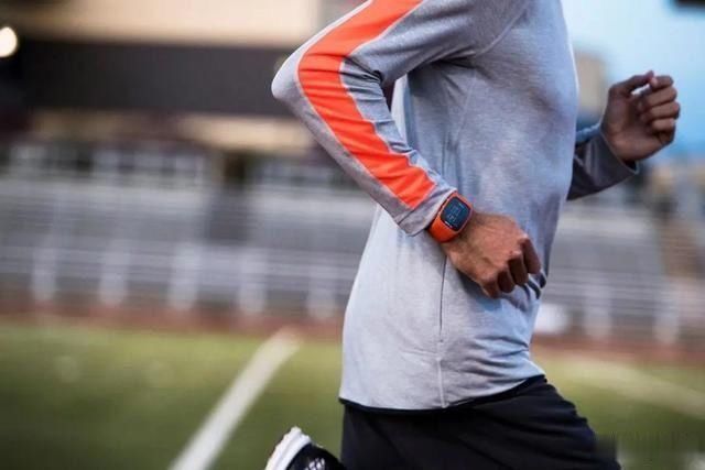 完美|韩寒5公里17分半再次PB,心率更低堪称完美配速与心率的逻辑