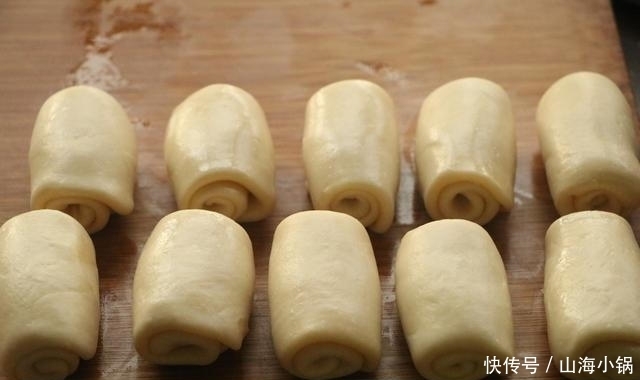 食材|家里有面粉试试新做法,层次多又酥脆,食材简单,做法一看就会