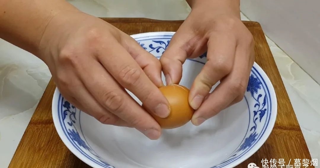 发面|家常小油条的做法,不发面不烫面,个个焦脆又香甜,真的太好吃了