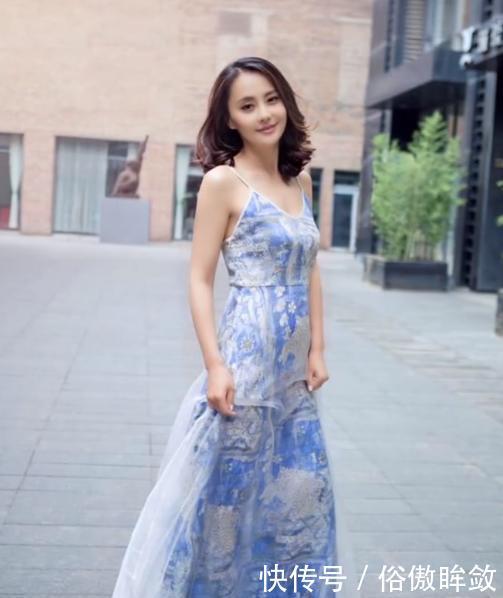 活动|马雅舒携外籍老公出席活动,白裙玩转高段位,夫妻搭肩秀恩爱