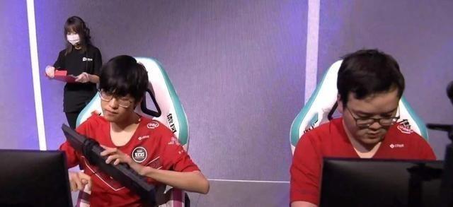 阿布|LOL:阿布说的话应验了?EDG迎来人事变动,粉丝:房开始塌了