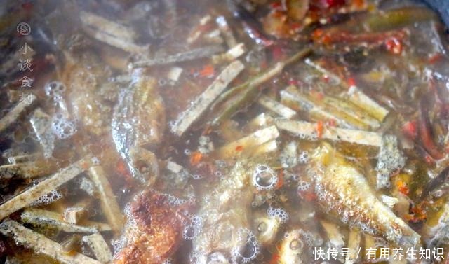 大菜|宅在家第30天,晚餐端上这大菜,媳妇越吃越嫌弃,原因令人无奈