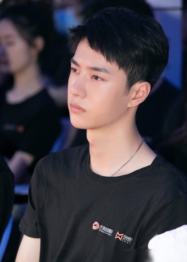 诠释|王一博能否诠释好警察角色,其实《天天向上》中就可以初见端倪