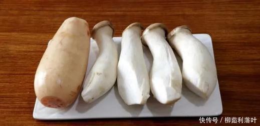  不腻|杏鲍菇别炒着吃了，教你一种新做法，外酥里嫩好吃不腻