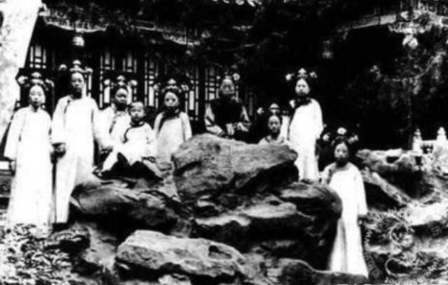 街头|溥仪退位后宫女做了军阀太太,有些流落街头,有的被卖