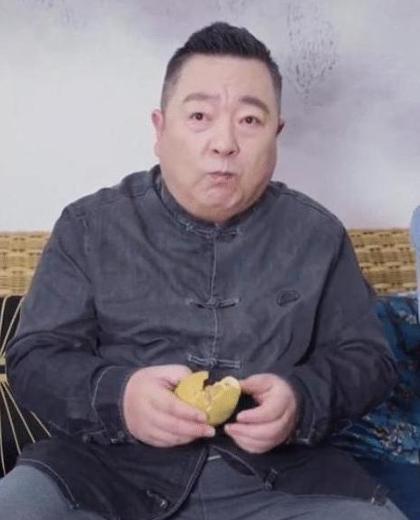 央视|央视主持董浩:曾2次被下病危通知书,现64岁在乡下旧屋吃面条