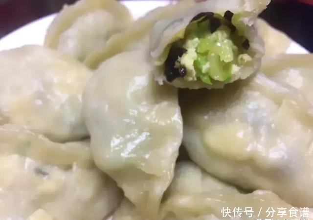  好吃|西葫芦馅饼这样做，柔软又有嚼劲，比炒着吃好吃多了