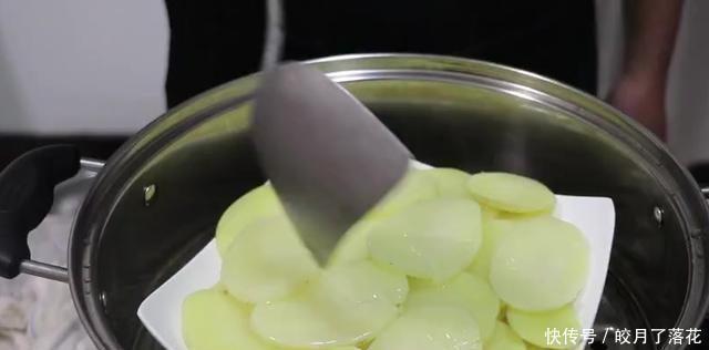 土豆|新的吃土豆的方式,加上一杯牛奶,营养和美味,重点孩子还是爱吃