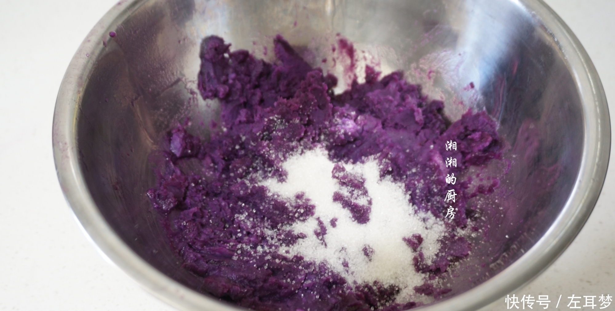 做法|月饼的做法,不用烤箱,出锅软糯香甜,家人很爱吃