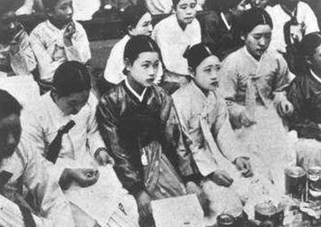 日本|一个俄罗斯大兵,偷走了9个日本女战俘,并且带她们躲进了深山