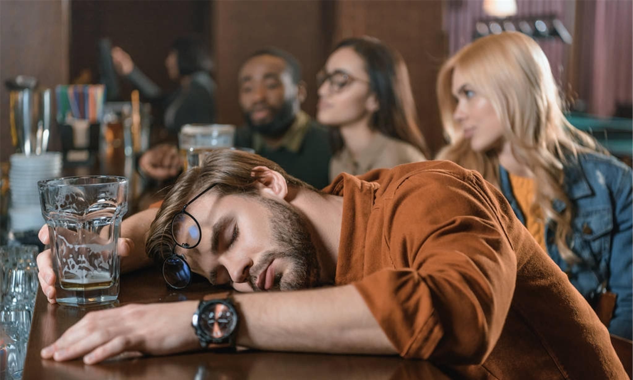 喝完|喝完酒后有这4个表现的人,寿命可能会比较短,不是吓唬你