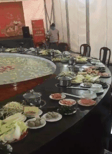  奔跑|搞笑GIF趣图:兄弟，尽情奔跑吧，滑雪橇肯定不会断的！