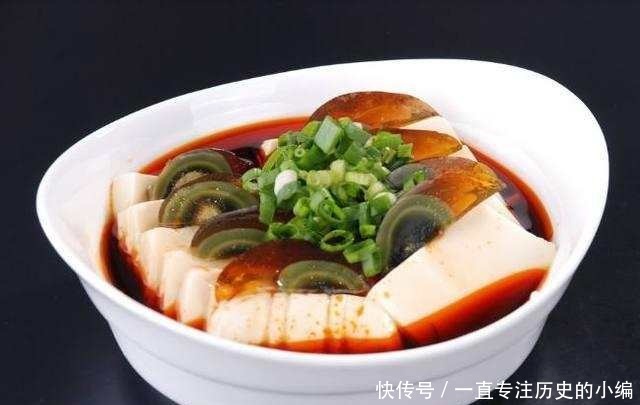  精选|精选美食：土豆蒸排骨、酒酿蒸鸭、酸甜菠萝豆腐、皮蛋豆腐的做法