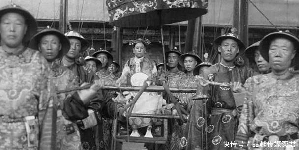 老照片|老照片：图一是慈禧坐轿子，图四是慈禧穿披风