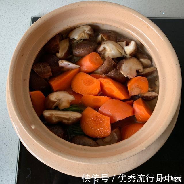 香菇|鸡肉炖不好,又老又柴又流失营养,这种做法全解决,软嫩又弹牙