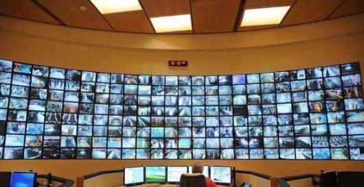 情侣|摄像头下开车须小心，这对情侣就此火了一把，网友：真爱降临！