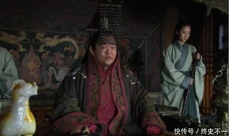 三国|刘禅写了三个字挂在门口被放过,众人不解,司马昭倒过来念