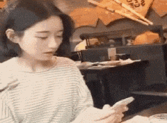 趣图|搞笑GIF趣图:没事我就出去溜溜,让这几个鸡仔羡慕嫉妒恨