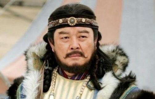  投降|杜甫写诗，把他吹上天，两年后他却投降叛国，奴颜婢膝令杜甫蒙羞