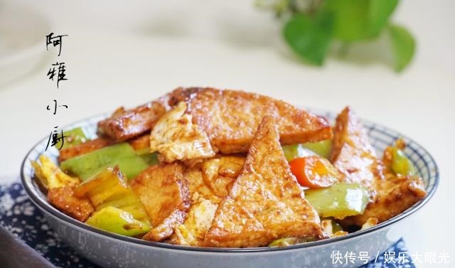比肉|秋天少吃肉,这道家常豆腐做法简单味道十足,不放肉比肉都香!