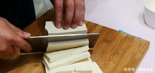  豆腐|煎豆腐时，记得不能直接下油锅，多加一步，不破皮不粘锅，超鲜嫩