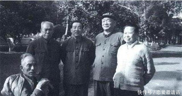 尤太忠|老战友和尤太忠吃饭,点了一杯茅台,酒钱3块,他肉疼好几天