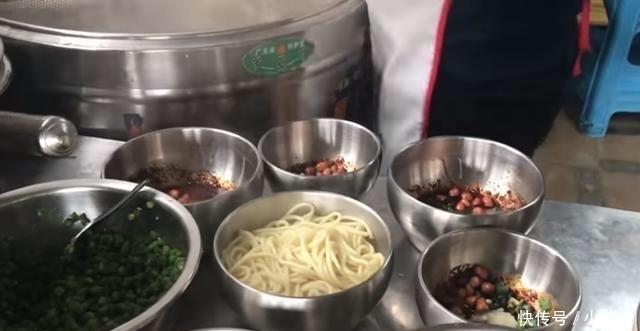 小时|规矩最多的面馆, 只开4小时, 不会拌面不接待, 老板: 我也很无奈