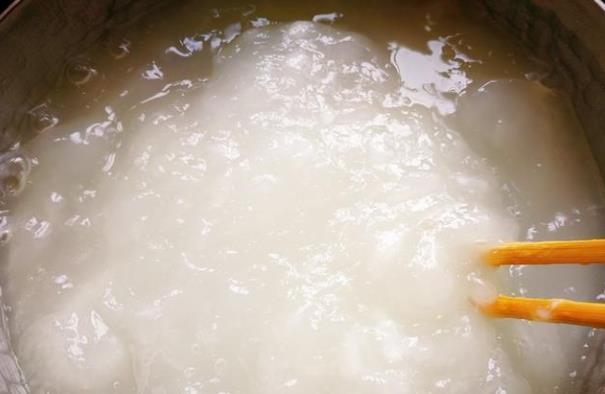  方法|想吃凉粉不用买，在家就能做，方法和配方比例教给你，5元做一锅