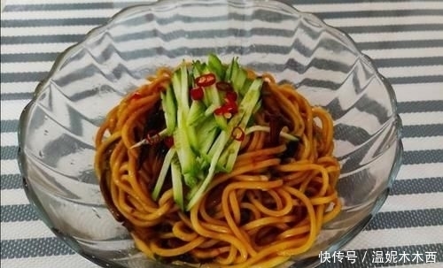  黄瓜|一碗葱油两碗面，简单一拌唇齿留香，黄瓜丝搭配，健康营养吃不够