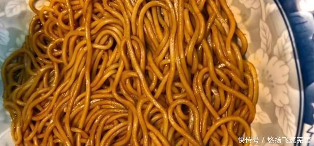 分钟|速成版葱油面,取葱一份,不蒸不炒,3分钟出锅