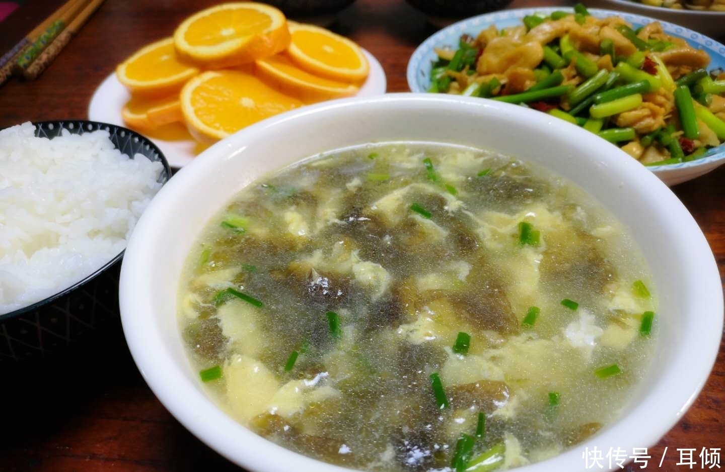 少许|晚餐老公做了2菜一汤,成本没超20元,晒朋友圈,朋友:太寒酸了