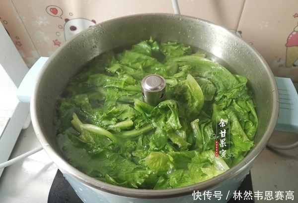  饭菜|一家三口的午餐，家常下饭菜简单味美，精细搭配家人都喜欢