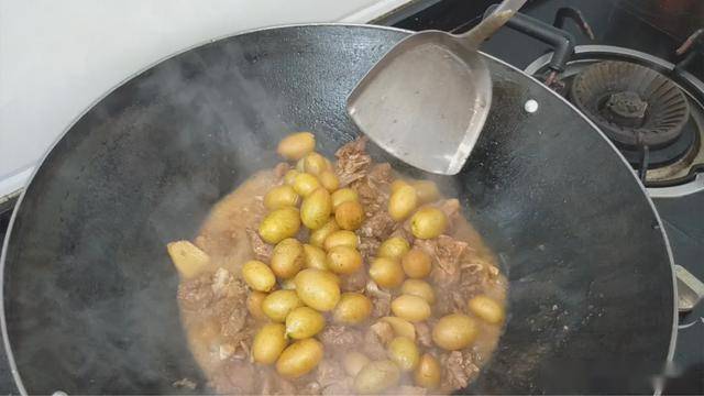  做法|百吃不腻的黄皮鸭做法，关键一步做好，清香开胃没一点腥味