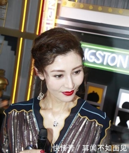 条裙子|李嘉欣怎么“老了”还变样了，穿紫色长裙好贵气，霸气气场全开