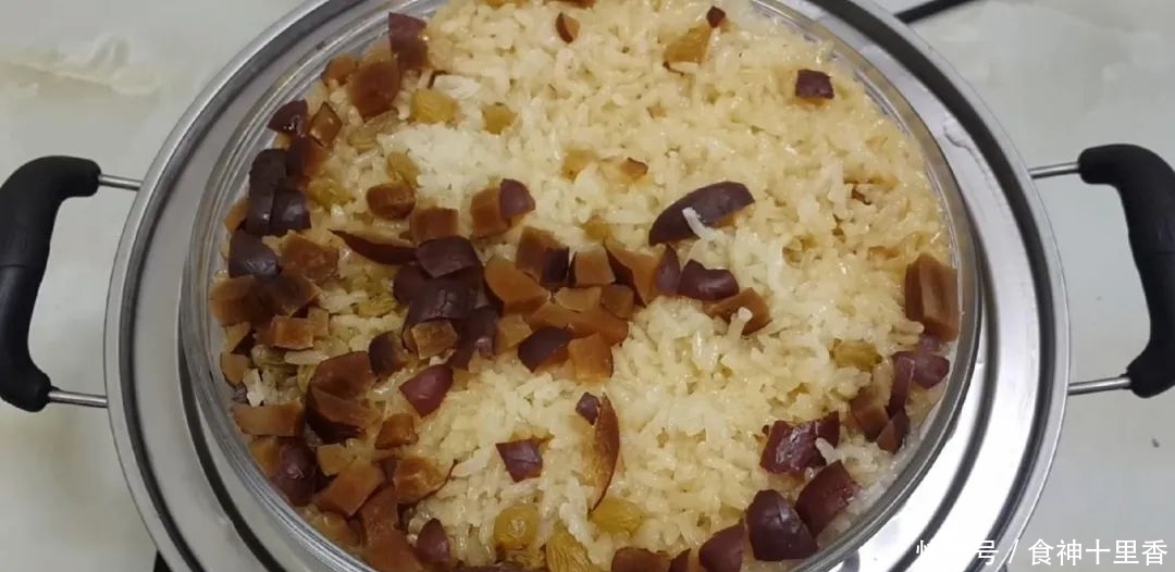  个个|糯米又出新吃法，加2把红枣，个个焦脆又软糯，出锅孩子抢着吃！