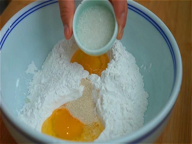 好吃|1碗糯米,2个鸡蛋,简单一做,营养好吃易消化,解馋又顶饱