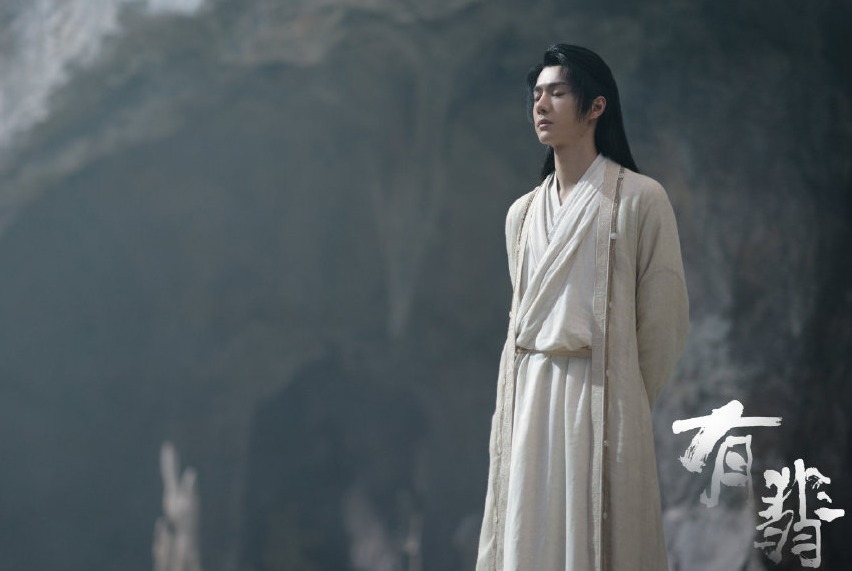  钱枫|《天天向上》王一博归队，拥抱钱枫被弹回来，戳胖肚皮表情超可爱