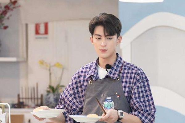 大厨|林大厨见他匆忙逃跑,连黄晓明都叫他不要吃东西,王鹤棣等不及了