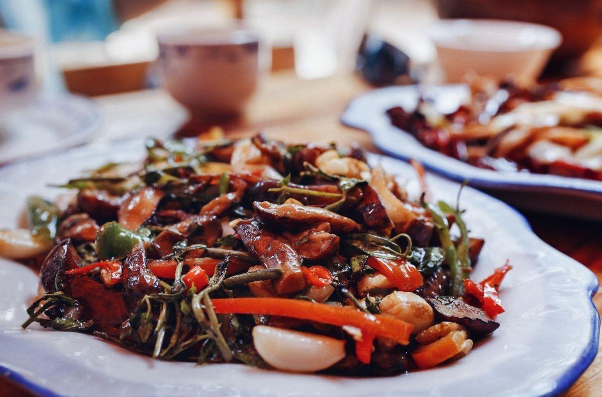 野生|吃野生菌能看见“小精灵”,什么样的蘑菇这么秀?网友:看完想吃