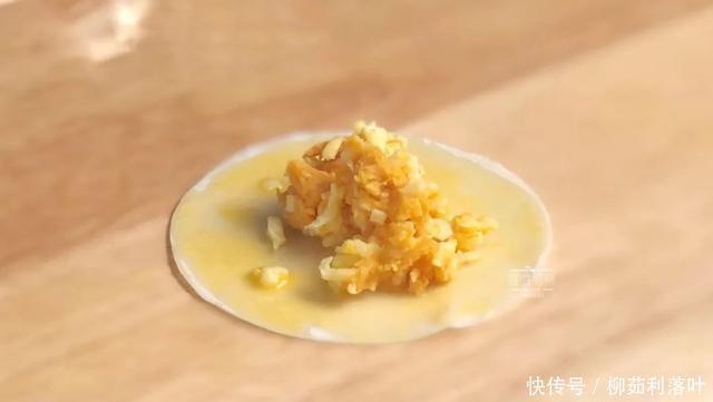 饺子皮|一个红薯,几张饺子皮,这样做香酥可口能拉丝,孩子超爱吃!
