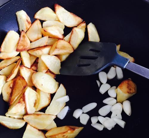 做法|美食美味-茄汁土豆块做法步骤详解