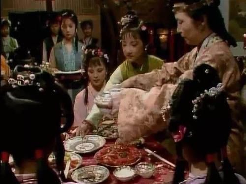 油腻腻|贾府中人人都嫌饭菜油腻,厨房却不肯做出改变,为什么