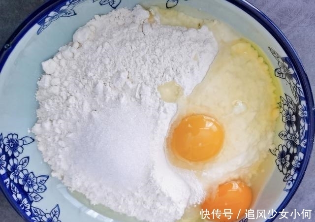 不用|只需面粉和鸡蛋，在家也能做面包，不用蒸不用烤，比蛋糕还好吃