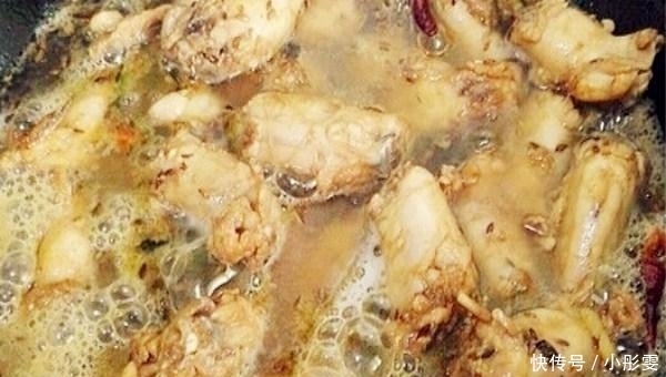  下锅|大厨：炒鸡肉时，万万不能直接下锅炒，多加一步，鸡肉香嫩，入味！