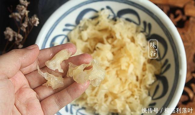 皮肤|秋后干燥缺水,女人多喝这碗羹,价格不贵好处多,清甜顺滑又解馋