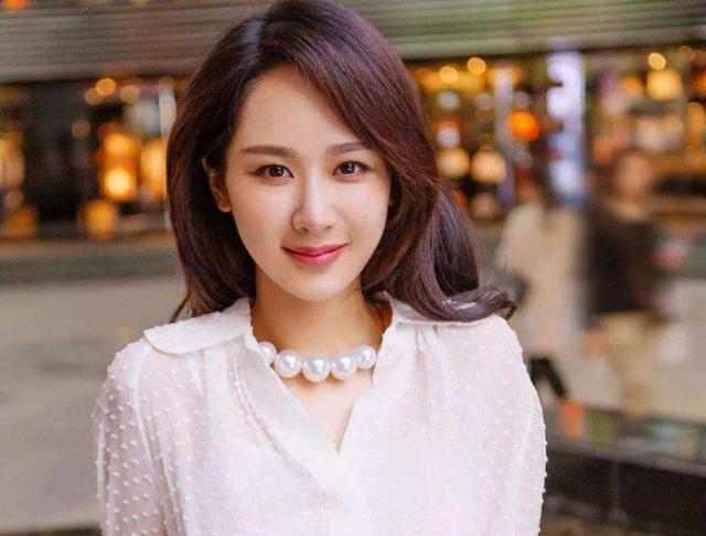 评价|赵薇听到“配角脸”生气,杨紫曾被宋丹丹劝退,配角脸赵丽颖逆袭