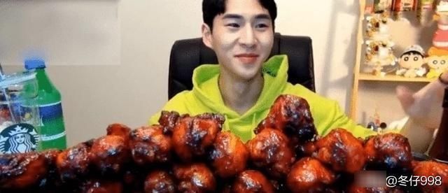 穿帮|大胃王吃58个“炸鸡腿,张开嘴瞬间穿帮了,网友骗三岁小孩吗